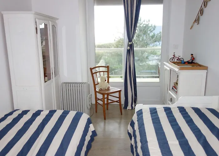 Robinson-villa Mit Meerblick- 50m Vom Entfernt By Interhome Nyaraló Denneville